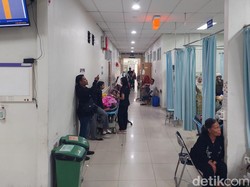Ruang Rawat RSUD Cibabat Cimahi Penuh-Waiting List, Ini Penyebabnya