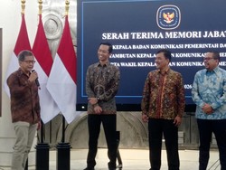 Canda Rocky Gerung ke Kepala Bakom Baru: Tugas Pertama Pulihkan Nama Saya
