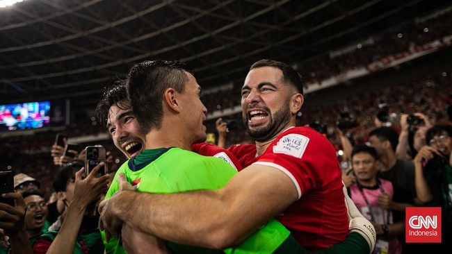 Timnas Indonesia berselebrasi usai mengalahkan Timnas Thailand pada final FIFA ASEAN Cup 2026 di Stadion Utama Gelora Bung Karno (SUGBK), Senayan, Jakarta, Senin (5/10/2026). Indonesia juara setelah mengalahkan Thailand lewat adu penalti dengan skor