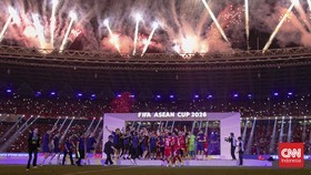 Timnas Indonesia berselebrasi usai mengalahkan Timnas Thailand pada final FIFA ASEAN Cup 2026 di Stadion Utama Gelora Bung Karno (SUGBK), Senayan, Jakarta, Senin (5/10/2026). Indonesia juara setelah mengalahkan Thailand lewat adu penalti dengan skor
