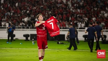 Ole Romeny Pamer Jersey Marselino saat Indonesia Juara FIFA ASEAN Cup