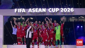 Timnas Indonesia berhasil menjadi juara FIFA ASEAN Cup 2026 usai mengalahkan Thailand lewat adu penalti dengan skor 2-2(4-2) di SUGBK, Jakarta. (CNN Indonesia/Adi Ibrahim)