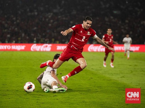 Kevin Diks beraksi saat Timnas Indonesia menghadapi Thailand dalam laga final FIFA ASEAN Cup 2026. (CNN Indonesia/Adi Ibrahim)