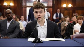 Mantan peneliti AI Jacob Coxon memperingatkan tentang risiko tak terkontrol dari teknologi kecerdasan buatan.