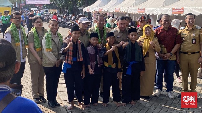 Kelurahan Kelapa Gading Timur menggelar Street Fest menjelang Benyamin S Award. Festival ini meriah dengan olahraga, kesehatan, dan penampilan seni.