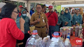 Kelurahan Malaka Sari, Jakarta Timur ajak juri Benyamin S Award dan Pemerintah Provinsi DKI Jakarta kelilingi fasilitas Bank Sampah dalam Festival Pilah dan Olah Sampah, Selasa (6/10).