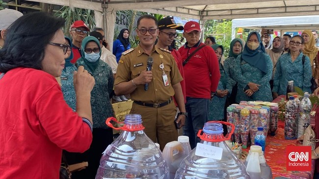 Kelurahan Malaka Sari, Jakarta Timur ajak juri Benyamin S Award dan Pemerintah Provinsi DKI Jakarta kelilingi fasilitas Bank Sampah dalam Festival Pilah dan Olah Sampah, Selasa (6/10).