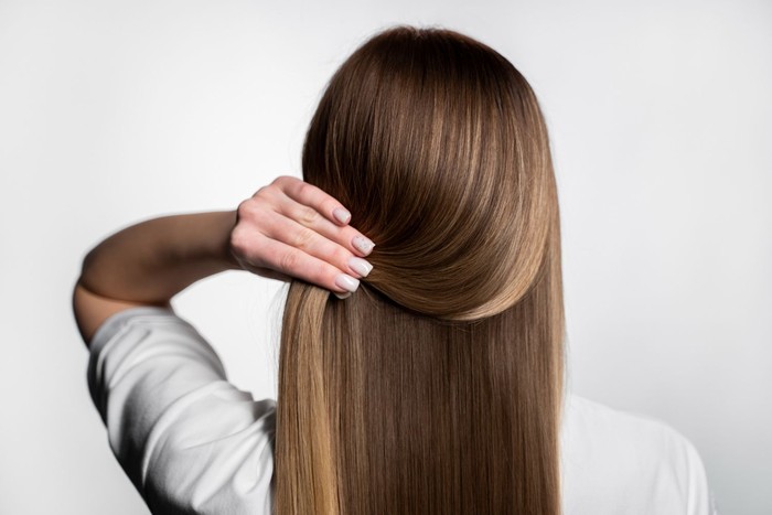 Manfaat minyak serai untuk rambut adalah menambahkan kilau alami pada rambut, memperbaiki tekstur, dan penampilan rambut secara keseluruhan.