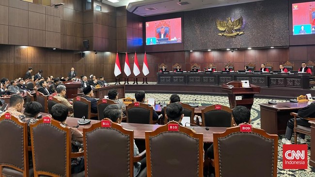 Mahkamah Konstitusi (MK) mulai menggelar sidang pembacaan putusan atas perkara terkait ijazah Wapres Gibran saat pencalonan di Pilpres 2024, Selasa (6/10) malam.