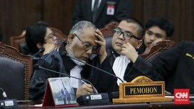 Mahkamah Konstitusi (MK) mulai menggelar sidang pembacaan putusan atas perkara terkait ijazah Wapres Gibran saat pencalonan di Pilpres 2024, Selasa (6/10) malam. Perkara ini dimohonkan Komite Independen Pemantau Pemilu (KIPP), Partai Ummat, mantan Wa