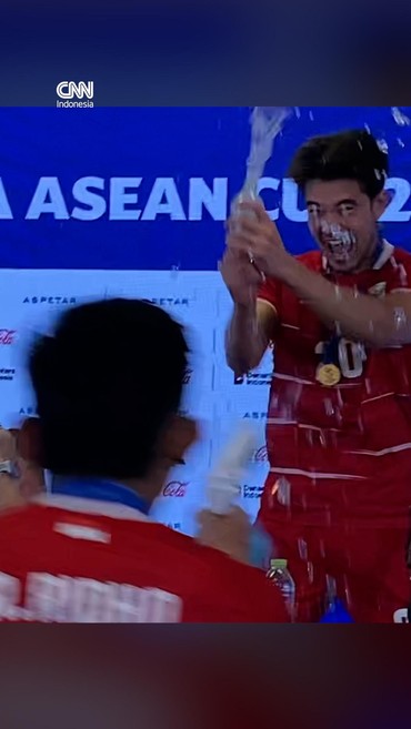 Momen Kocak Pemain Timnas Serbu Ruang Konferensi Pers Bawa Pistol Air