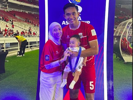 7 Potret Pemain Timnas RI Rayakan Kemenangan atas Thailand bareng Istri & Anak, Ada Rizky Ridho hingga Justin Hubner