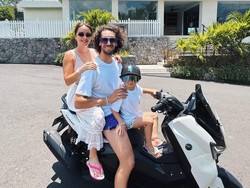 Alex Rins Unggah Ulang Kebersamaan dengan Anak-Istri di Lombok