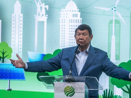 Utusan Khusus Presiden Bidang Energi dan Iklim Hashim Djojohadikusumo menyampaikan pidato pada pembukaan Indonesia International Sustainability Forum (ISF) 2026 di Jakarta, Selasa (6/10/2026). Forum yang berlangsung dari 6 hingga 7 Oktober 2026 terse