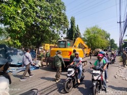 8 Bangunan Liar di Frontage Waru Sidoarjo Ditertibkan