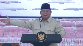 Presiden Prabowo Subianto menghadiri penyerahan uang sebesar Rp13,2 triliun dari penagihan denda administratif kehutanan oleh Satgas Penertiban Kawasan Hutan (PKH).