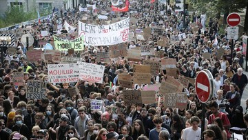 250 Ribu Siswa-Guru Demo di Prancis, Polisi Tembakan Gas Air Mata