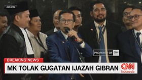 Relawan Gibran Kompak Sujud Syukur Usai Gugatan di MK