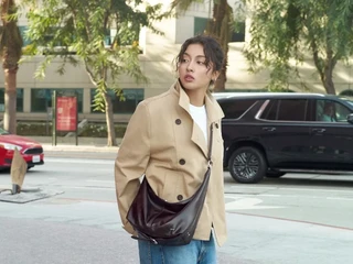 Satu Tas untuk Banyak Outfit? Ini Cara Memilih Warnanya