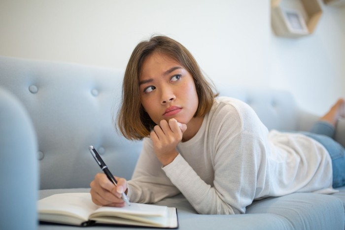 Tes kepribadian ilusi optik.  jika kamu melihat gambar burung pertama kali artinya kamu adalah sosok yang sering meragukan keputusan sendiri. Kamu sering mengandalkan pendapat orang lain dalam setiap keputusan yang kamu ambil.