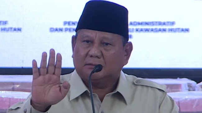 Presiden Prabowo mengultimatum jajarannya untuk memilih jalan yang benar. Ia menegaskan dukungan untuk rakyat dan menolak ancaman terhadap Satgas PKH.