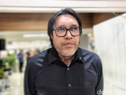 PDIP Jabar Respons Aksi Kader Copot Foto Wapres Gibran