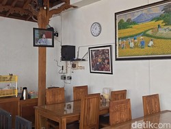 Tanah Kuburan Dikirim ke Warung Komedian Nunung Akhirnya Dibakar