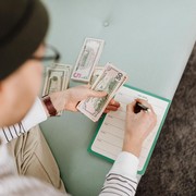 3 Kebiasaan yang Bikin Keuangan Tetap Stabil In This Economy