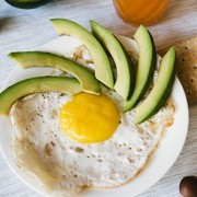 5 Makanan yang Cocok Dikombinasi dengan Telur untuk Menjaga Kolesterol dan Tekanan Darah