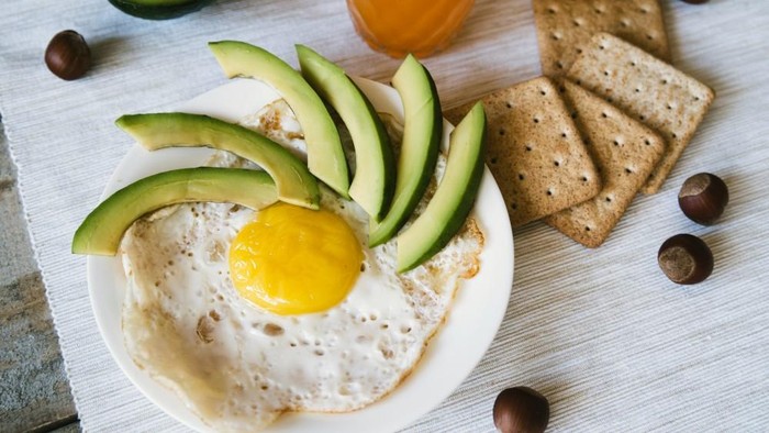 5 Makanan yang Cocok Dikombinasi dengan Telur untuk Menjaga Kolesterol dan Tekanan Darah