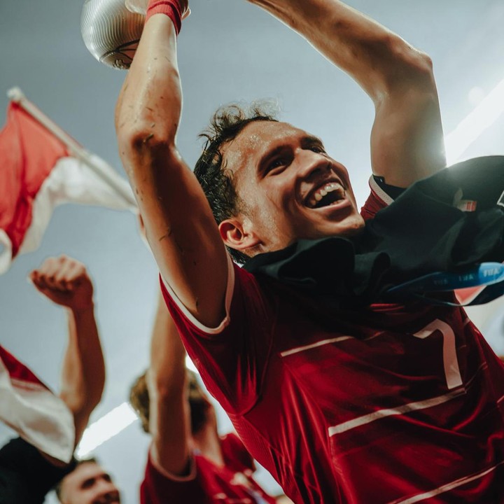 <p>Adiba mengungkap rasa bangga pada sang suami setelah menjuarai FIFA ASEAN Cup 2026. Adiba secara khusus menuliskan perjuangan yang telah dilalui Egy hingga berhasil membawa Timnas juara. "Kami sangat bangga padamu, Papa! Melewati suka dan duka, Papa selalu berusaha sekuat tenaga memberikan yang terbaik bagi Tim Nasional, dan kini kita sampai di titik ini! Juara!!" tulis Adiba. (Foto: Instagram @adiba.knza)</p>