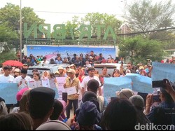 Warga Poponcol Karawang Turun Lagi ke Jalan, Tagih Sertifikat PTSL