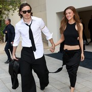 Potret Stylish Nicola Peltz Beckham hingga Milly Alcock Hadiri Show Balenciaga