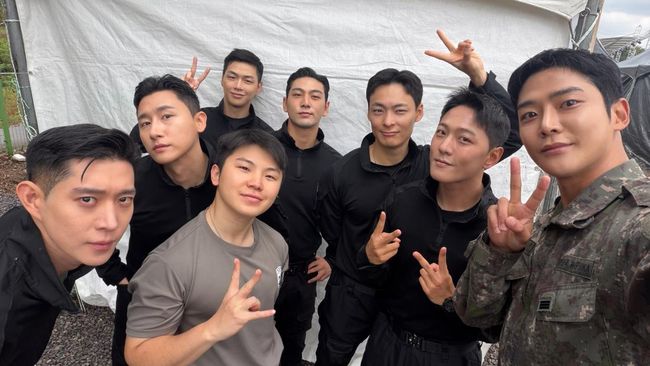 5 Potret Kebersamaan DK iKON hingga Kim Young Dae Saat Menjalani Wajib Militer