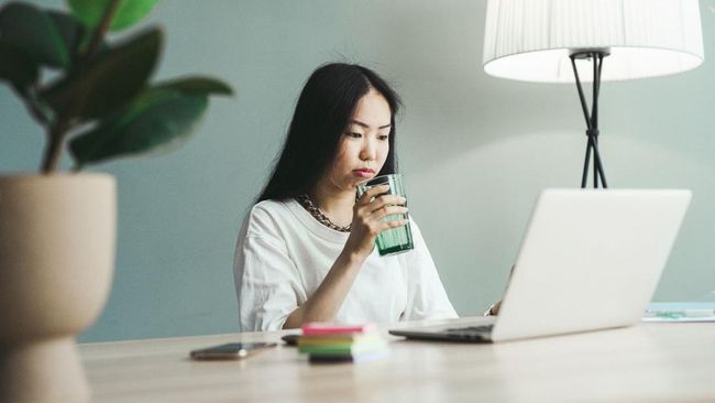 5 Tanda Tubuh Kekurangan Air Putih