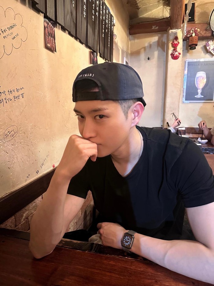 Tidak sedikit fans yang menyampaikan kerinduan kepada sang aktor dan berharap untuk segera melihat aktingnya di layar kaca lagi dengan gaya rambut undercut tersebut./ Foto: instagram.com/youngdae0302