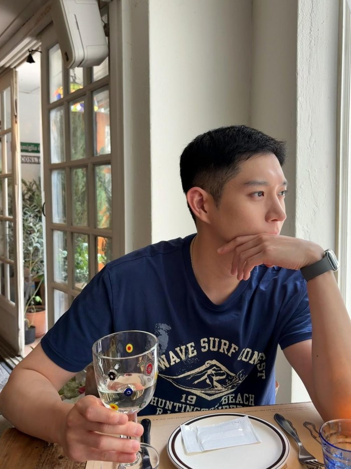 Mari terus dukung Kim Young Dae hingga menyelesaikan wajib militernya pada 2027 mendatang, Beauties!/ Foto: instagram.com/youngdae0302