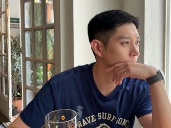 Mari terus dukung Kim Young Dae hingga menyelesaikan wajib militernya pada 2027 mendatang, Beauties!/ Foto: instagram.com/youngdae0302