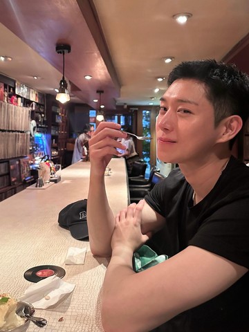 'Wamil Era', Simak Gaya Aktor Korea Kim Young Dae yang Jadi Perbincangan Fans