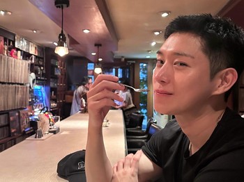 Terlihat makin keren dan fresh, banyak fans yang dibuat terkesima dengan penampilannya selama 'wamil' era ini, Beauties./ Foto: instagram.com/youngdae0302