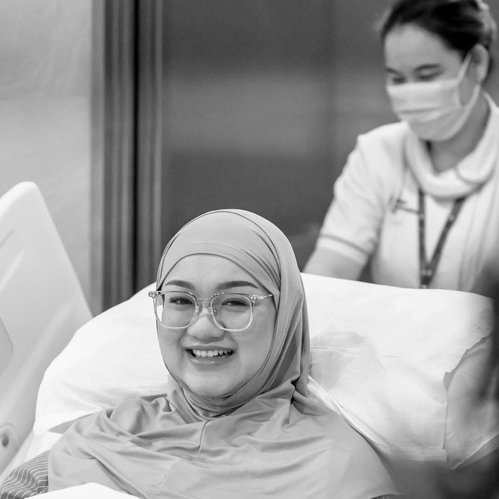 <p>Komika&nbsp;Fatih Andhika Say Ganta atau yang akrab disapa Ate membagikan kabar bahagia kelahiran anak pertamanya di instagram. Bersama sang istri, Alyssa Fatkhia Firdausa, Ate memperlihatkan momen-momen istimewa proses persalinan hingga anak pertamanya lahir dengan selamat ke publik.(Foto @fatihandhika).</p>