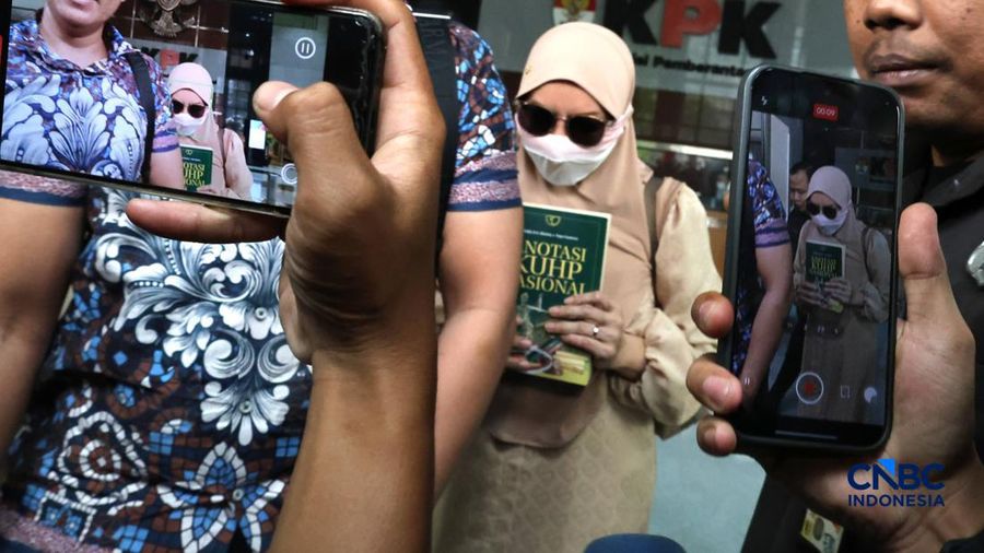 Mantan Bupati Kutai Kartanegara (Kukar) Rita Widyasari usai menjalani pemeriksaan KPK terkait kasus tindak pidana pencucian uang di lingkungan Pemkab Kukar Rabu (7/10/2026).