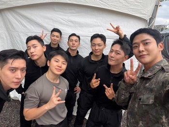 Melalui festival militer tahunan tersebut, penggemar bisa melihat keseruan para idol dan aktor saat tampil bersama di atas panggung bak grup K-Pop./ Foto: instagram.com/_dong_ii