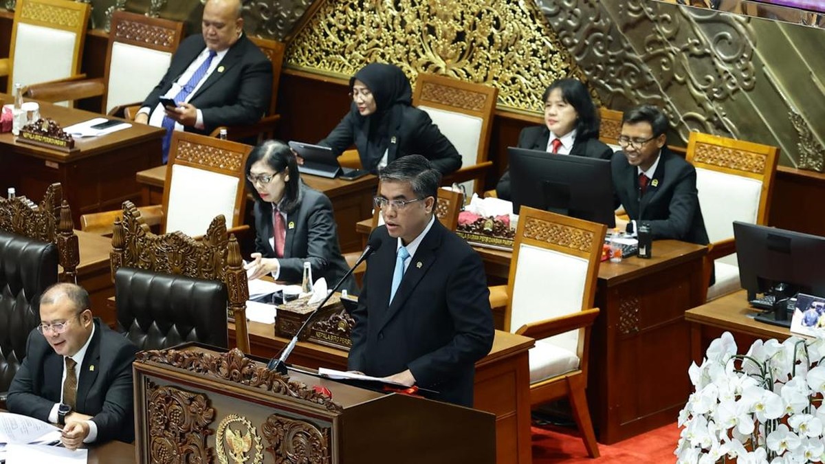 UU Baru Diketok, Menaker Ingatkan Larangan Tahan Ijazah-Diskriminasi