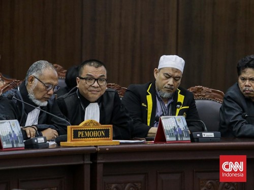 Kuasa Hukum Pemohon Bambang Widjojanto dan Pemohon Denny Indrayana mengikuti sidang putusan perkara Perselisihan Hasil Pemilihan Umum (PHPU) Presiden dan Wakil Presiden Tahun 2024 terkait keabsahan syarat pendidikan Wakil Presiden Gibran Rakabuming R