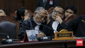 Kuasa Hukum Pemohon Bambang Widjojanto dan Pemohon Denny Indrayana mengikuti sidang putusan perkara Perselisihan Hasil Pemilihan Umum (PHPU) Presiden dan Wakil Presiden Tahun 2024 terkait keabsahan syarat pendidikan Wakil Presiden Gibran Rakabuming R