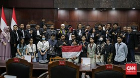 Kuasa Hukum Pemohon Bambang Widjojanto dan Pemohon Denny Indrayana  usai mengikuti sidang putusan perkara Perselisihan Hasil Pemilihan Umum (PHPU) Presiden dan Wakil Presiden Tahun 2024 terkait keabsahan syarat pendidikan Wakil Presiden Gibran Rakabu
