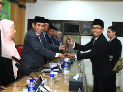 Perjuangan Arief, Penjual Koran Lampu Merah Kini Raih Gelar Doktor