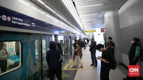 MRT Jakarta menjadi salah satu penggerak utama mobilitas warga menuju Blok M. (CNN Indonesia/Adi ibrahim)