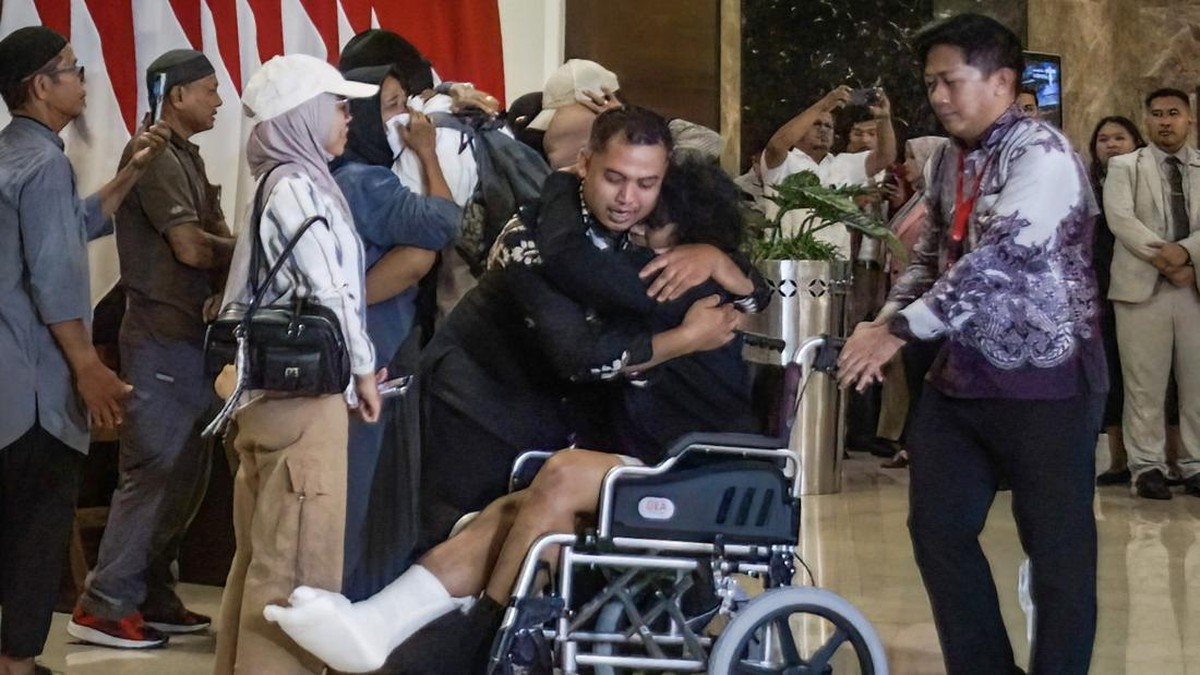 A returned Indonesian seaman (C, in wheelchair) is greeted by his loved ones upon his arrival at Soekarno-Hatta International Airport in Tangerang, Banten, on October 6, 2026, following their release from Somali pirates. Four Indonesian seaman return